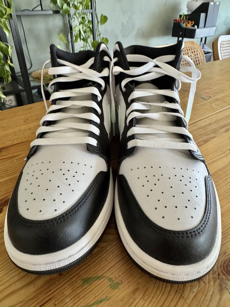 Air Jordan 1 Mid Trainers