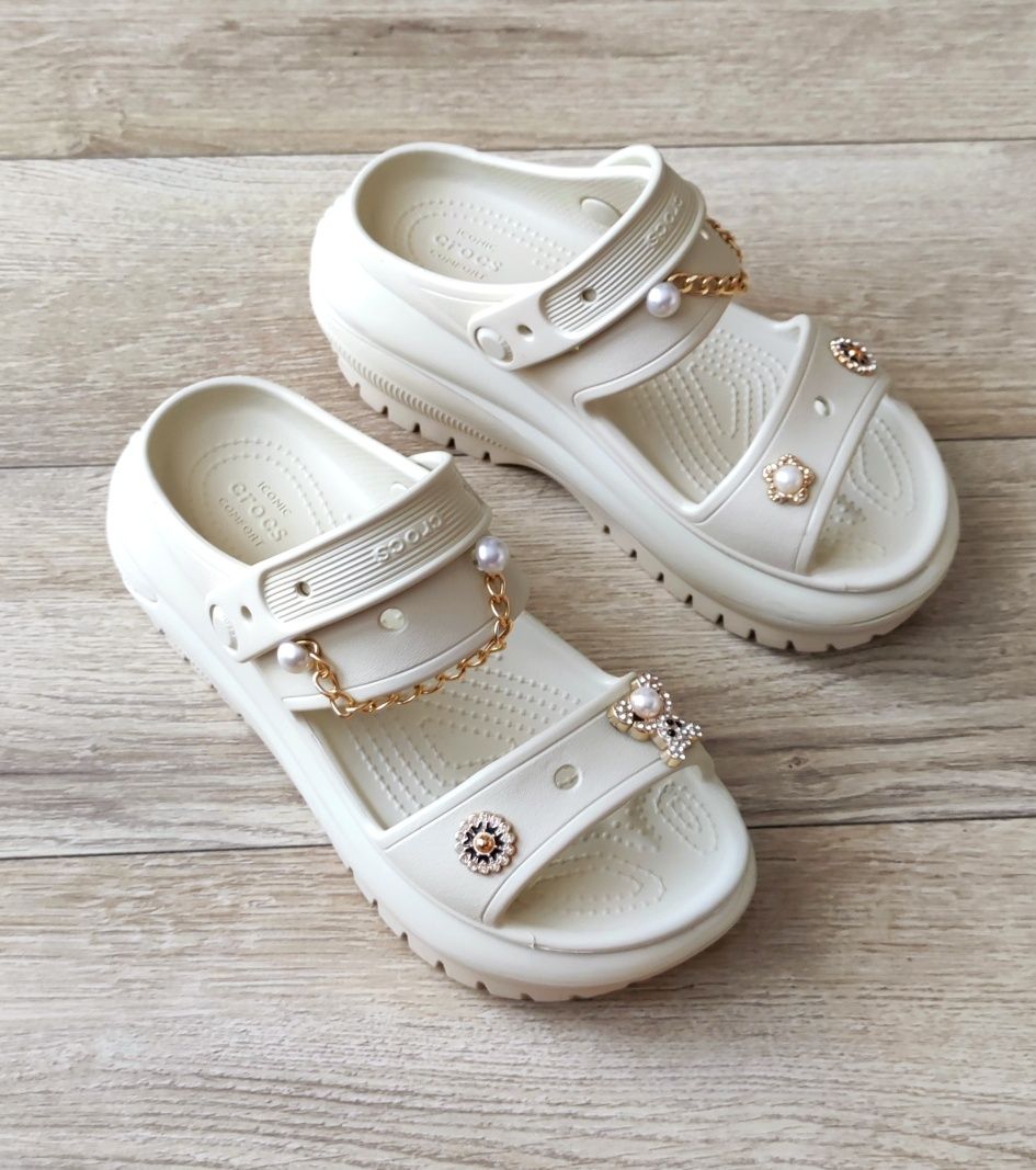 Sandały na koturnie Crocs Mega Crush rozm. 36/37