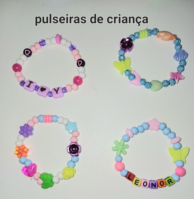 Pulseiras personalizadas.
