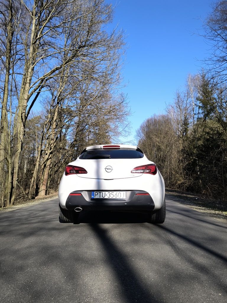 Opel Astra GTC 2.0
