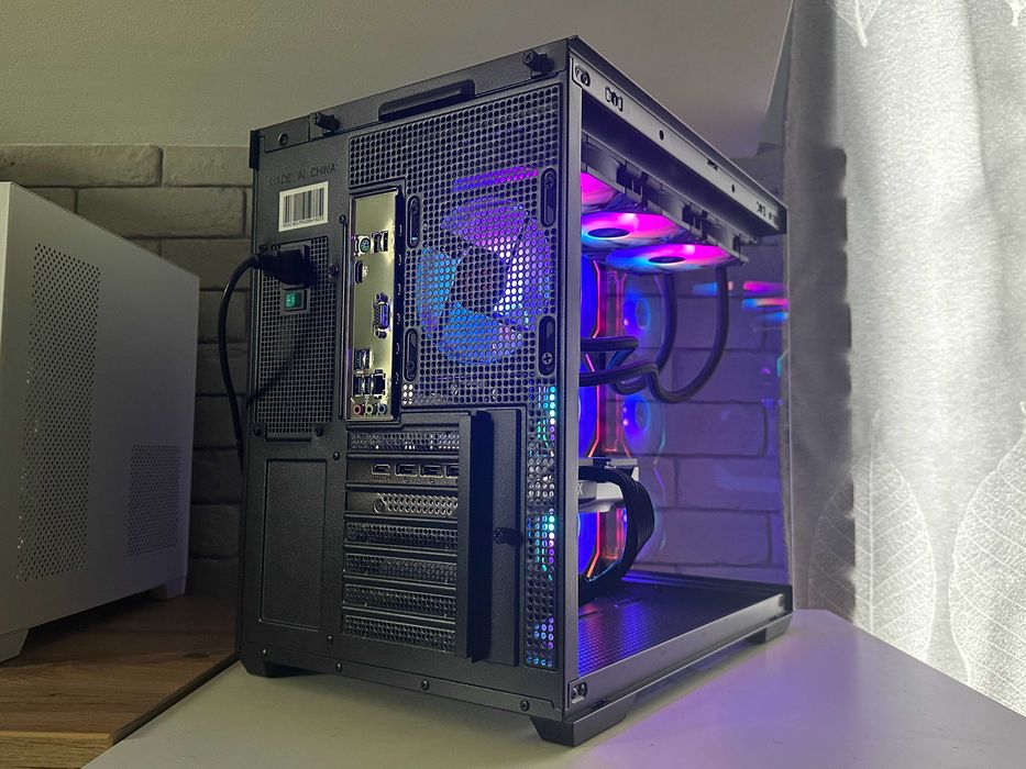 Komputer Gamingowy RTX 5060 FV23% AMD Ryzen 5 Akwarium AIO 360 do Gier