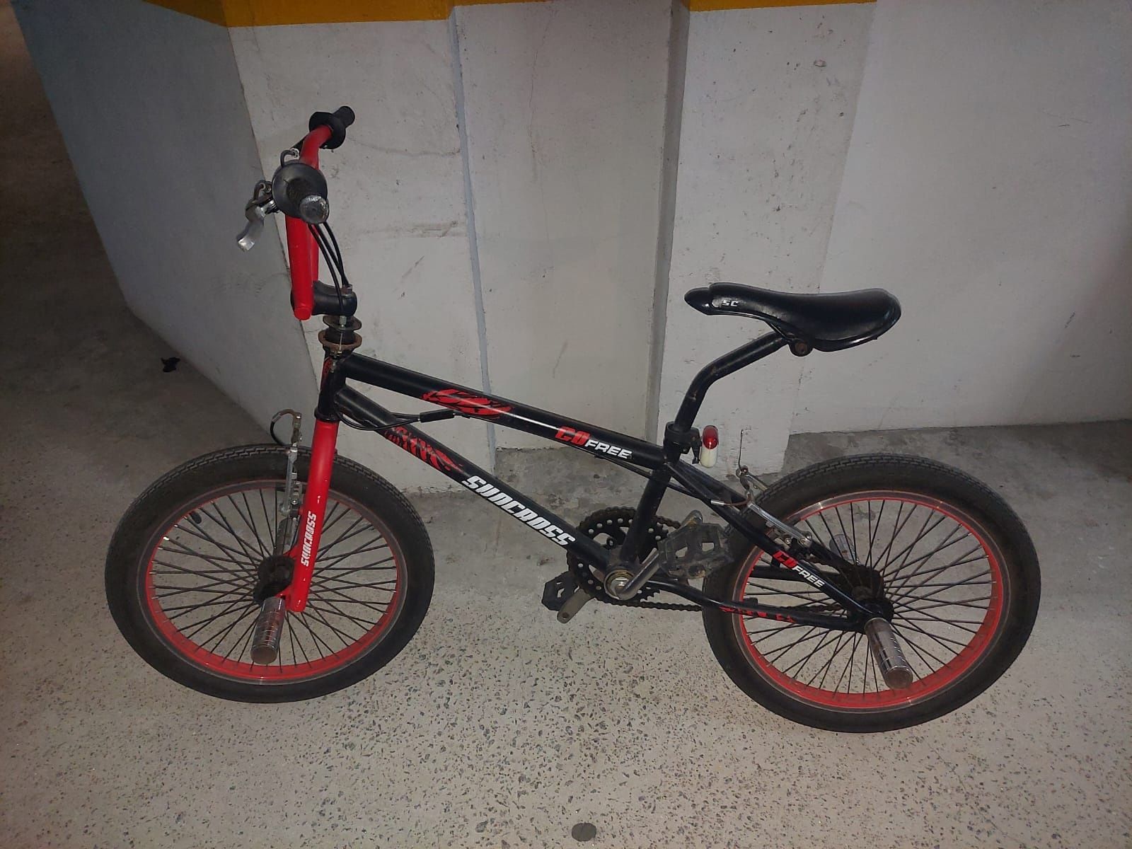 Bicicleta BMX como  nova