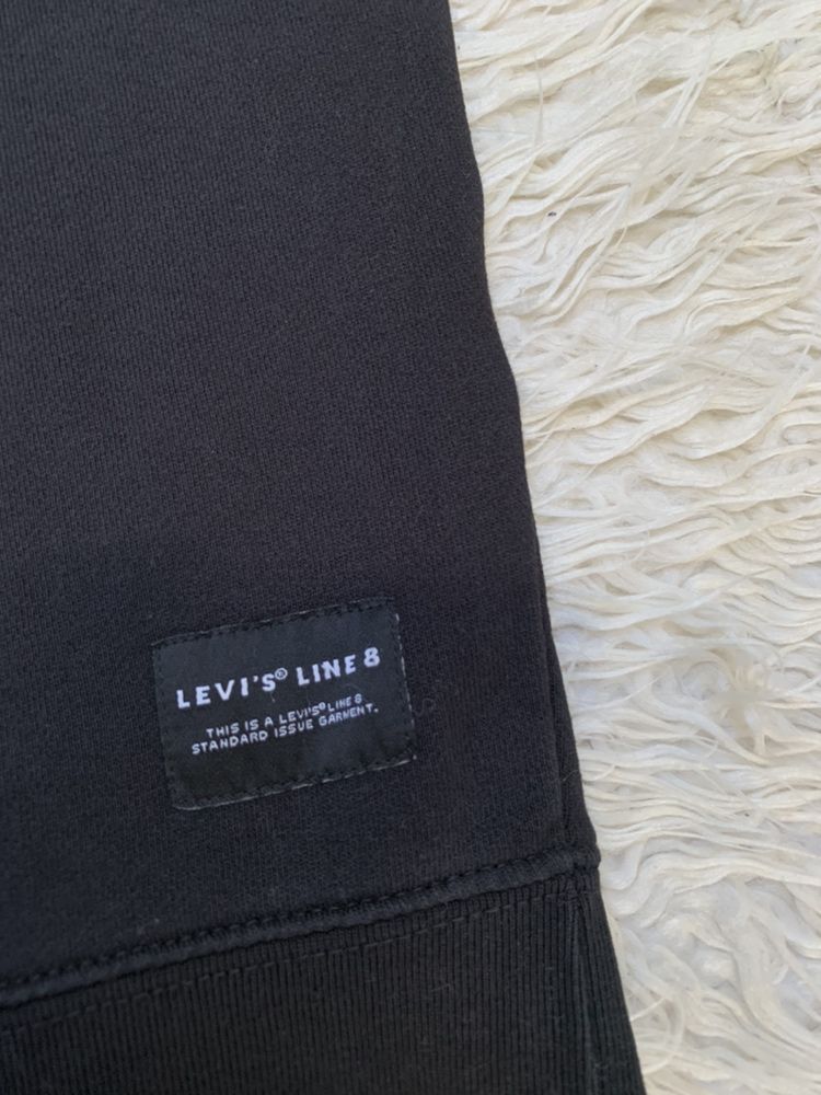 Bluza marki Levis line 8 crewneck w rozmiarze M/L jednal jest dość sze