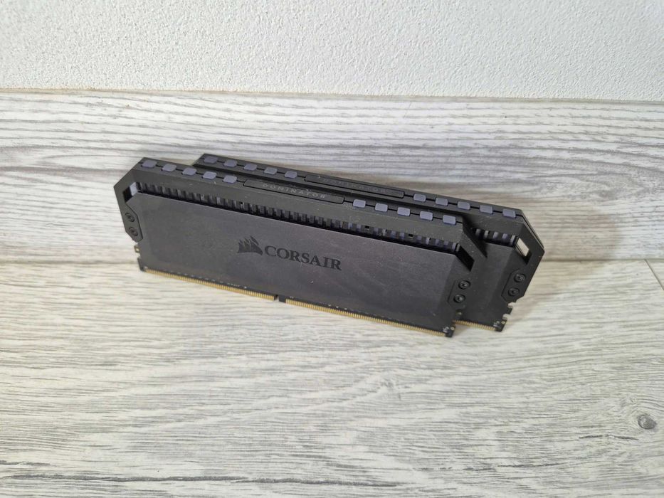 пам'ять DDR4 16GB Kit 2x8) 3466MHz CL16 Corsair DOMINATOR PLATINUM RGB