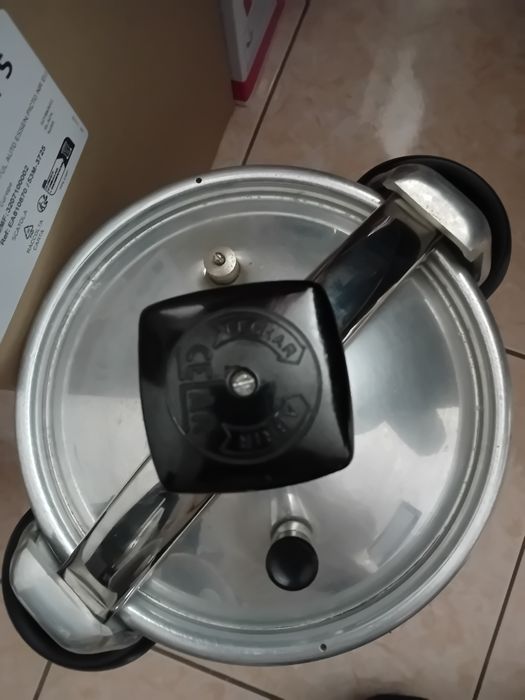 Panela de pressão nova