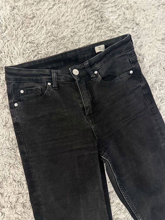 Чорні стрейчеві джинси фірми M&S 36 розмір