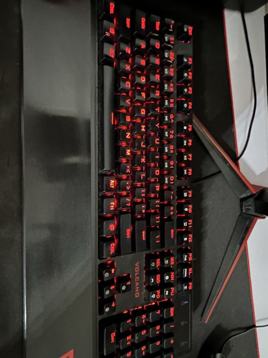 Komputer Gamingowy z procesroem oraz pełnym wyposażeniem