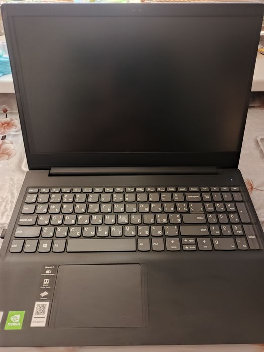 Продам lenovo Idea Pad 3 15 IML05