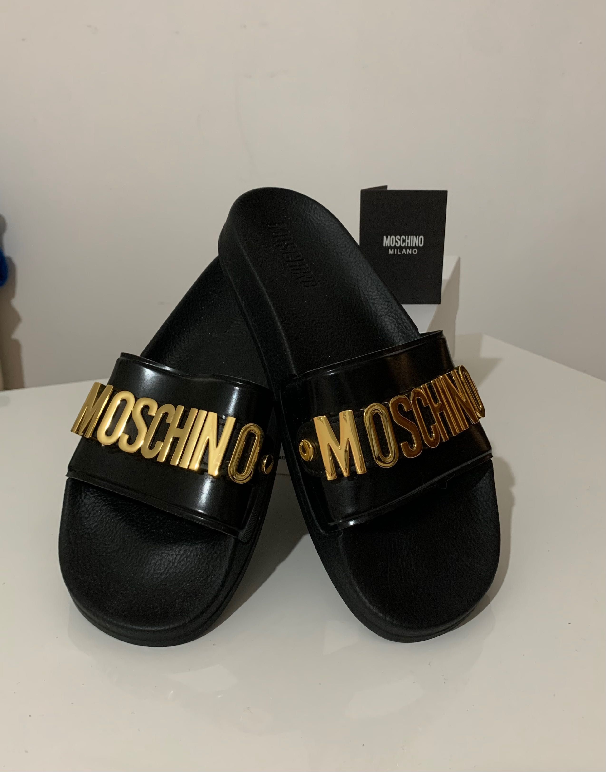 Nowe klapki Moschino