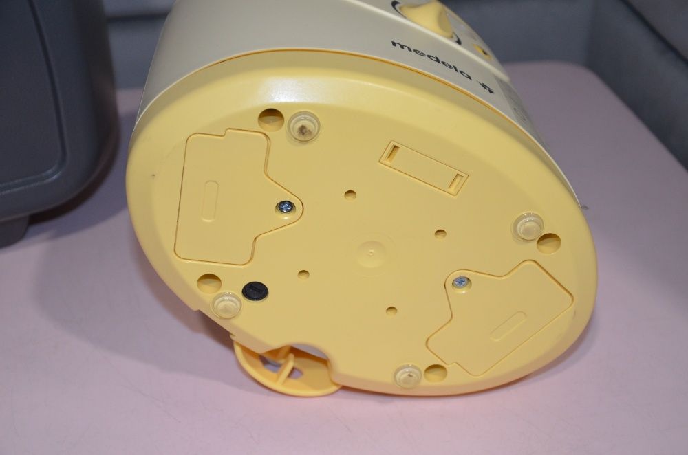 MEDELA + SKRZYNKA sprzedam laktator/odciągacz symphony