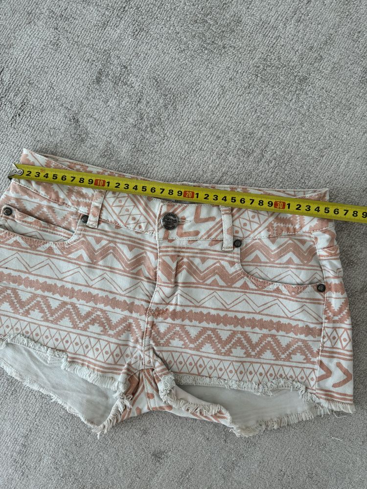 3 szt Spodenki damskie szorty Pull&bear fishbone 36