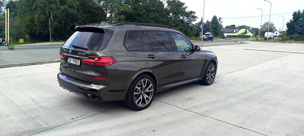 BMW X7 M50i - samochód osobowy