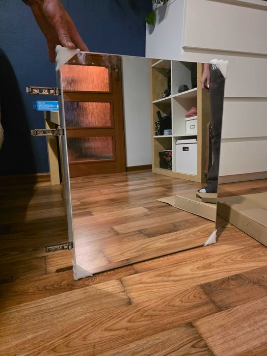 Szafka łazienkowa z lustrem 50x60