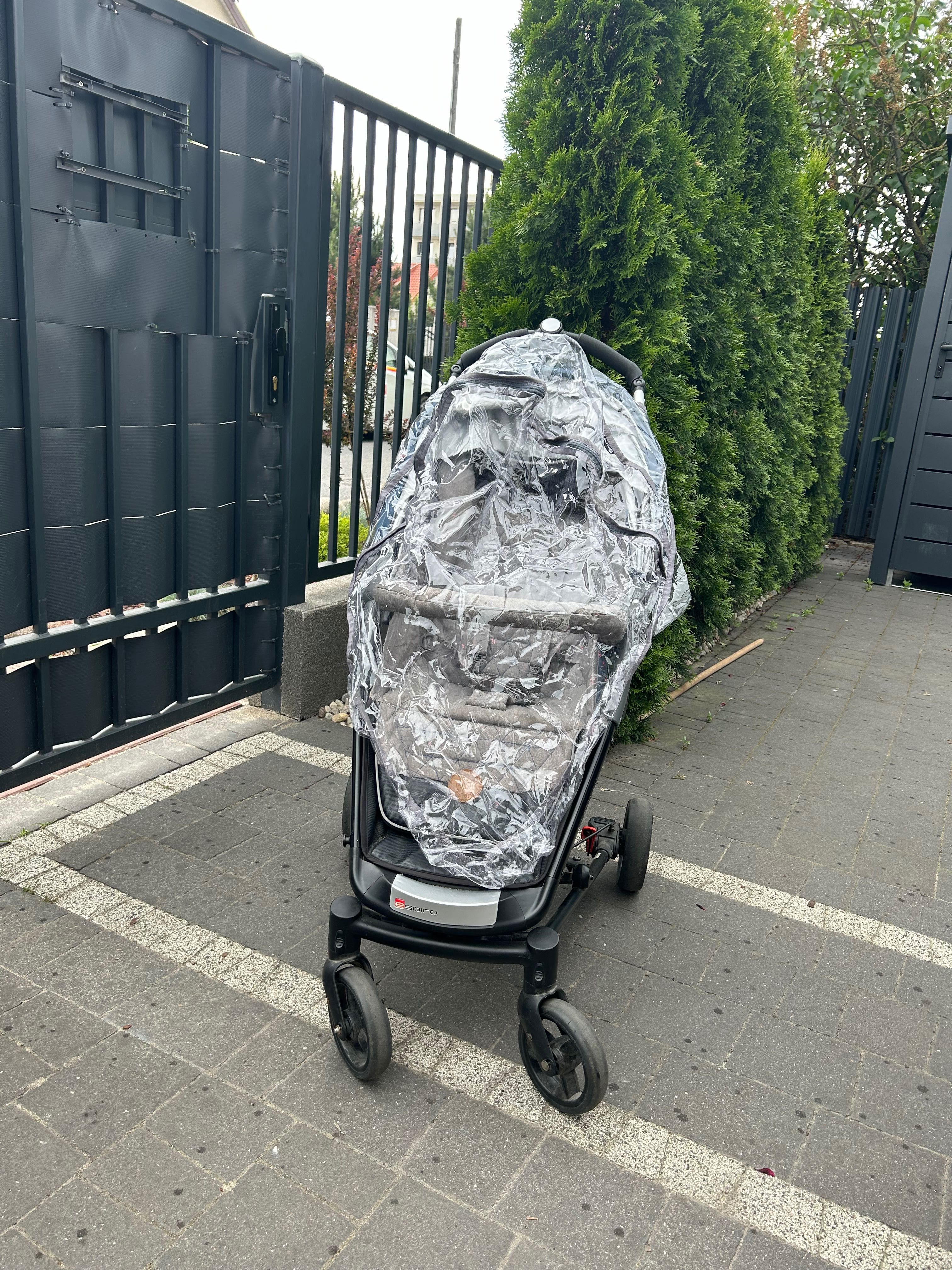 Wózek dziecięcy spacerowy z pokrowcem – wygodny, zadbany