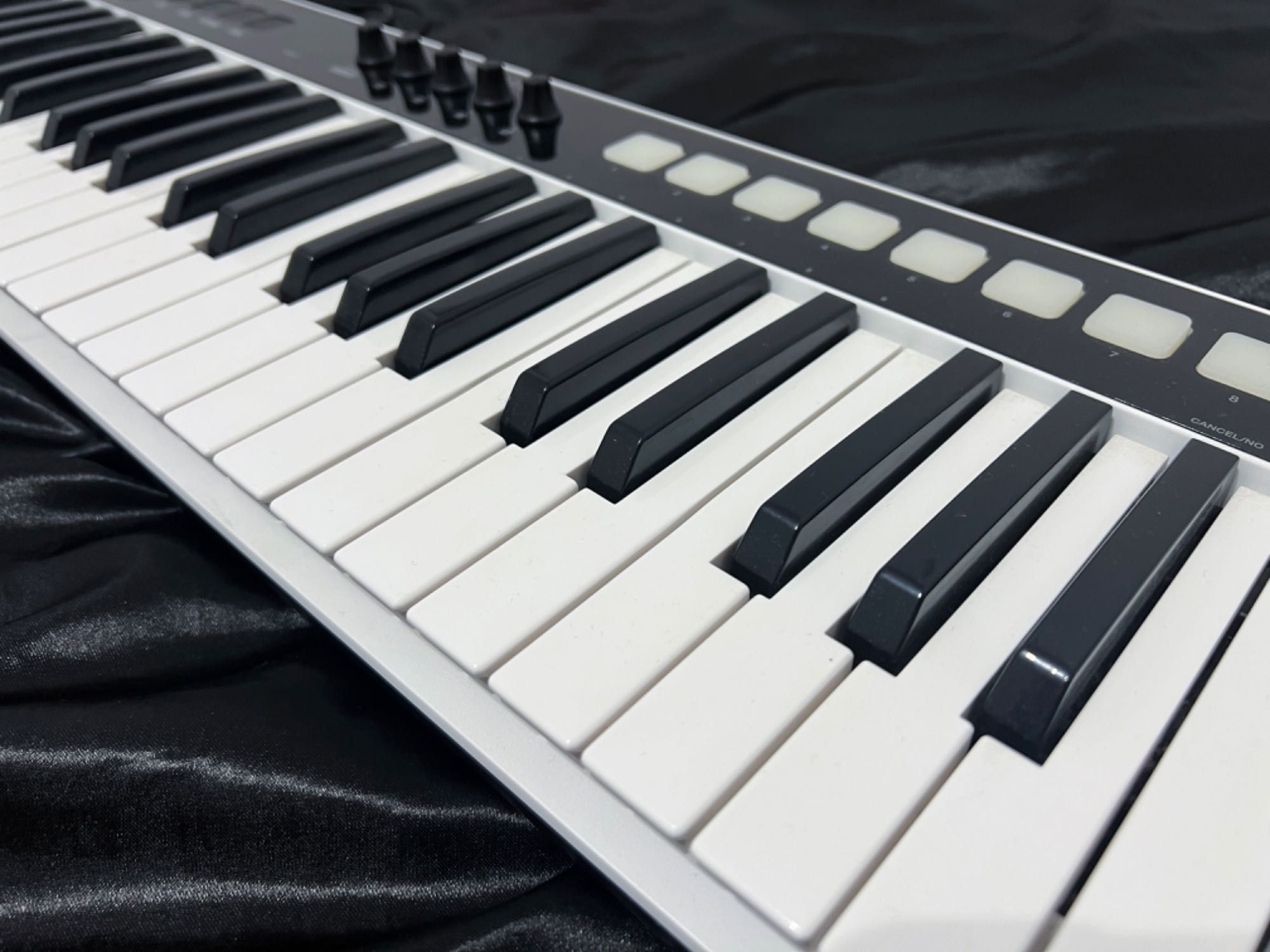 IK Multimedia iRig Keys I/O 49 (MIDI klawiatura + interfejs)