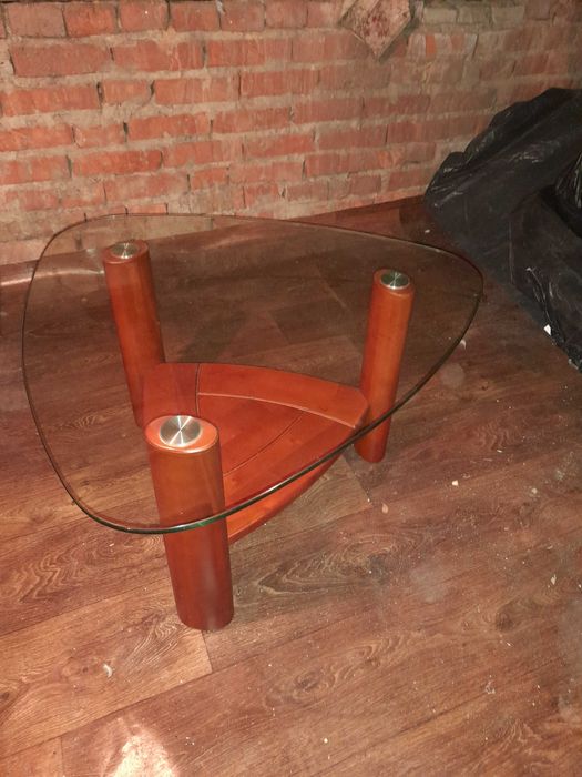 Продам скляний журнальний столик