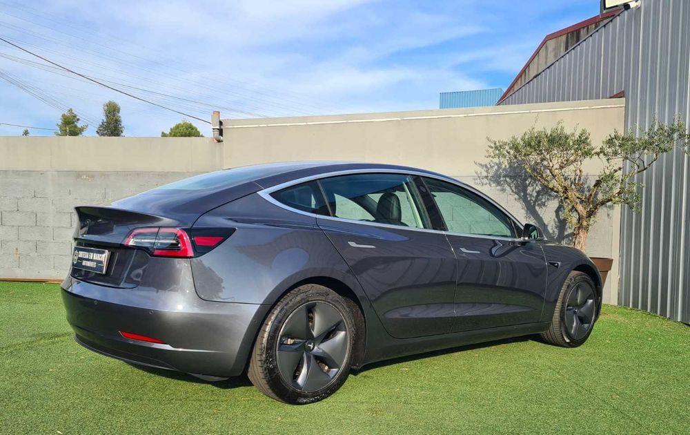 Tesla
Model 3 Standard Range Plus RWD