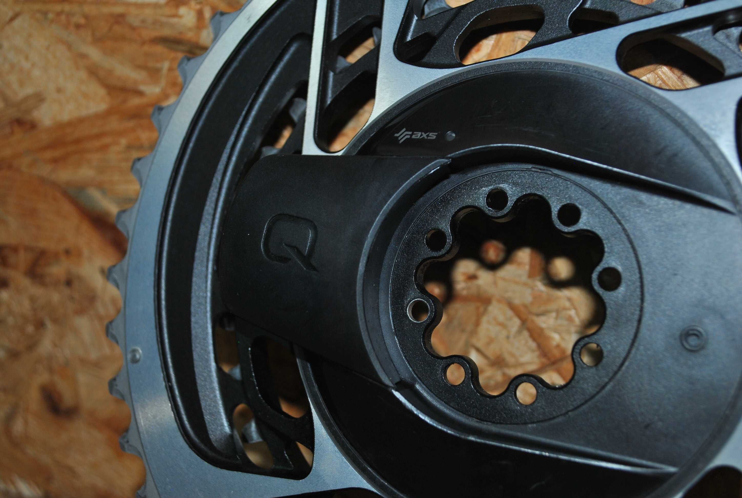 Idealna zębatka z pomiarem mocy Sram Red Axs Quarg 46/33T Gravel