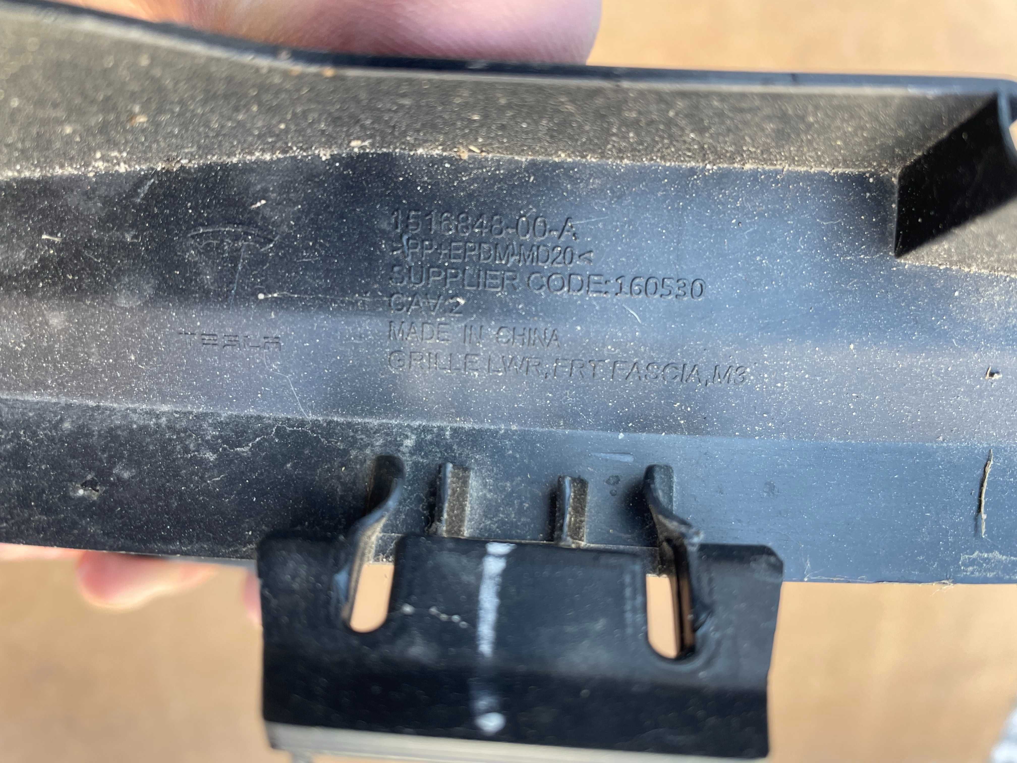 Решітка переднього бампера tesla model 3 оригінал 1516848-00-a Tesla 3