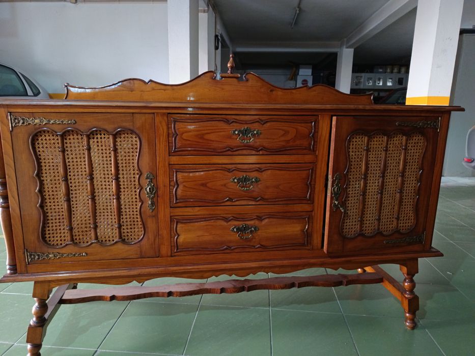 Aparador antigo em Madeira Maciça