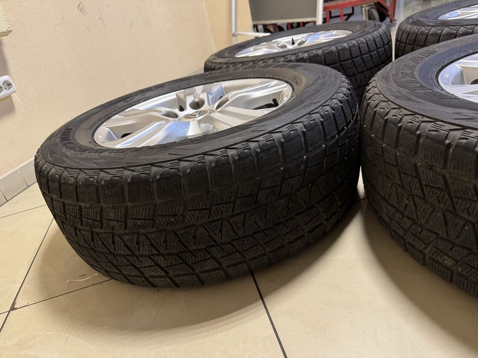 Зимові шини Лексус Bridgestone Blizzak DM-V2 285/60 R18 з дисками