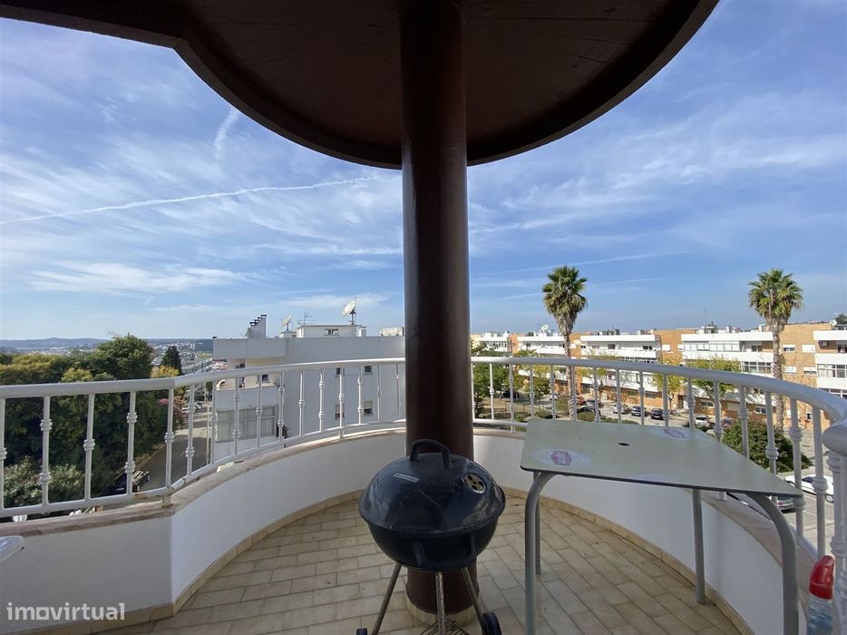 Apartamento T3 / Varandas / Garagem /Vista Castelo / Leiria