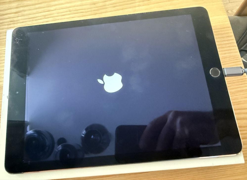 Apple Ipad Air2 Wi-Fi 64gb A1566 на запчастини або ремонт