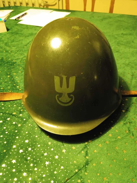 Hełm wojskowy Ludowego Wojska Polskiego z orłem