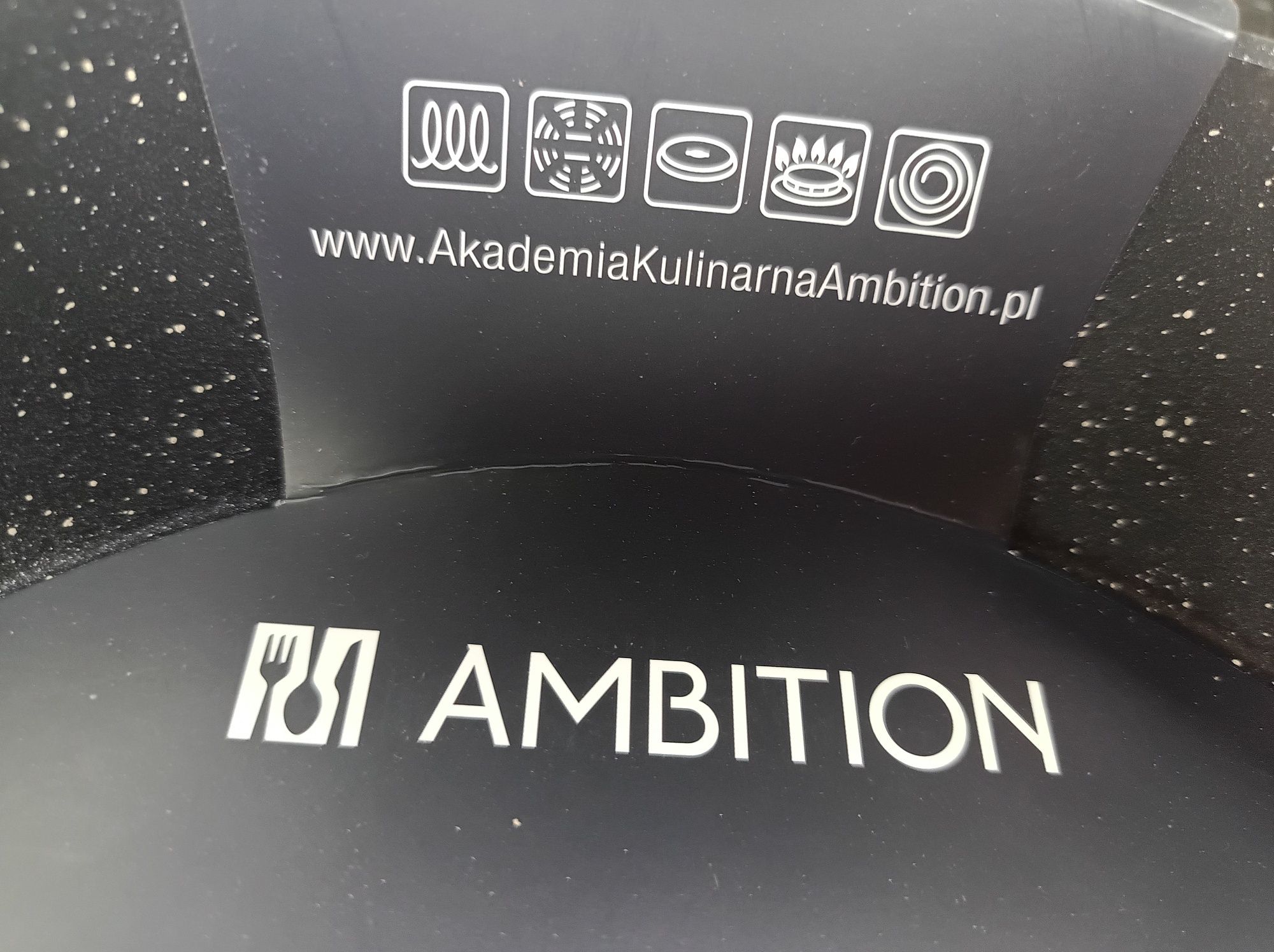 Nowa patelnia ambition  28 cm