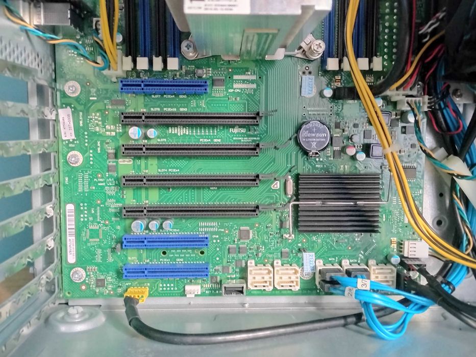 Fujitsu Celsius M740 Stacja robocza Intel Xeon LGA2011-3