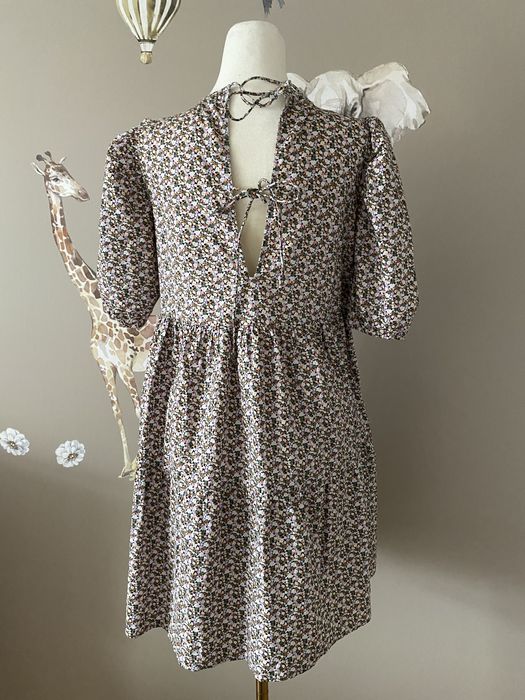 Dziewczęca luźna sukienka w kwiatuszki z organicznej bawełny