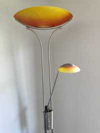 Lampa stojąca z regulacją mocy oświetlenia