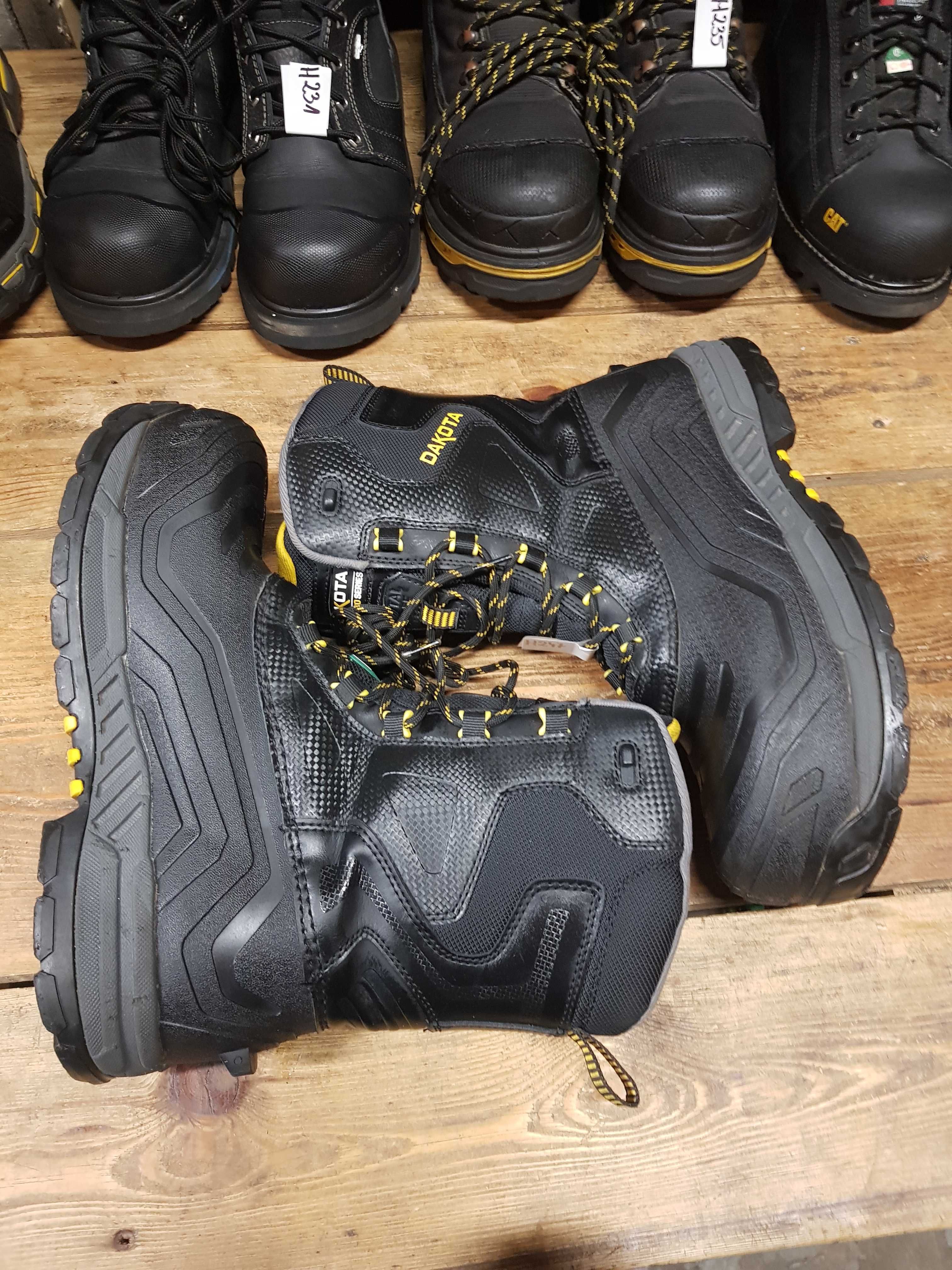 Buty robocze DAKOTA rozm 43 wkł 28 cm S3