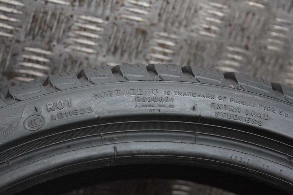 235/35/19 Pirelli Sottozero 3 235/35 R19 91V XL R01