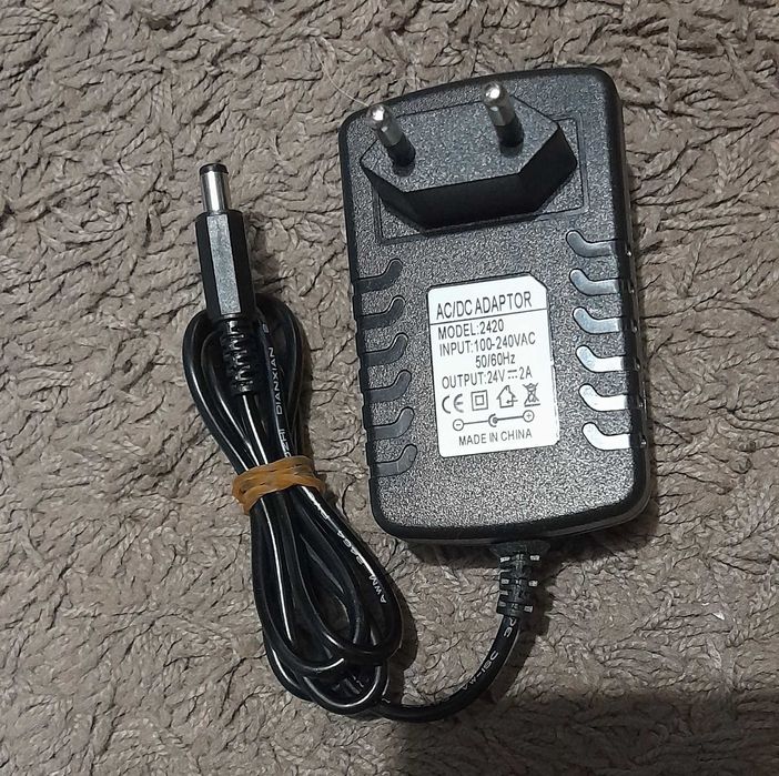 Universal AC/DC  24V, 2A.