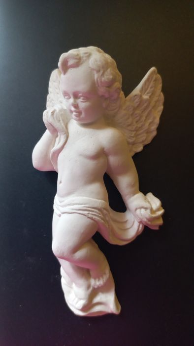 Гіпсовий ангел. Гіпсова фігура