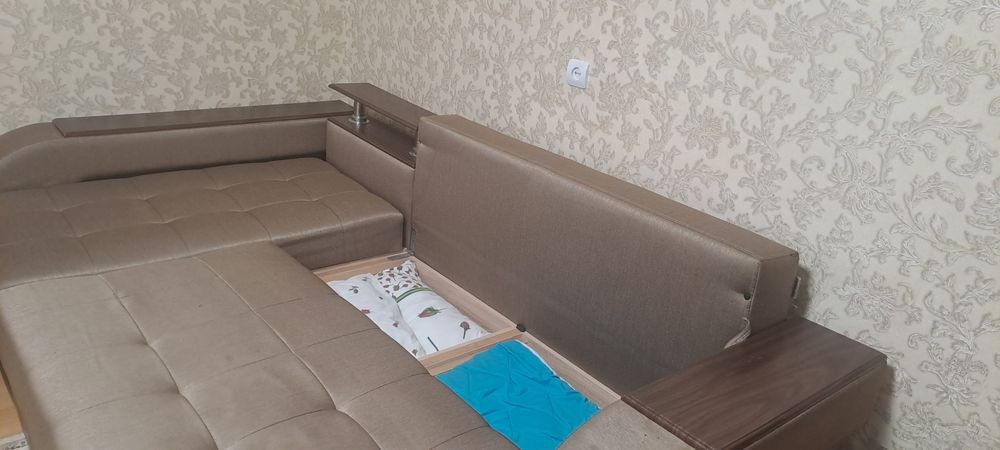 Кутовий розкладний диван