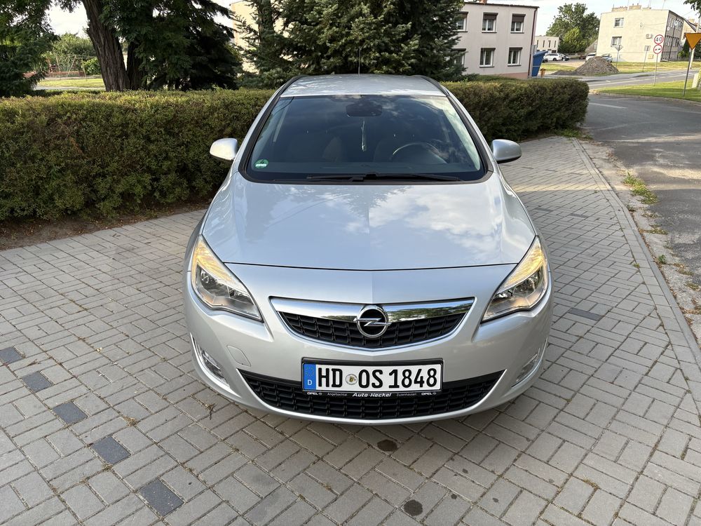 Opel Astra J 1.4T 140km 185tys.km grzane fotele pdc ciemne szyby