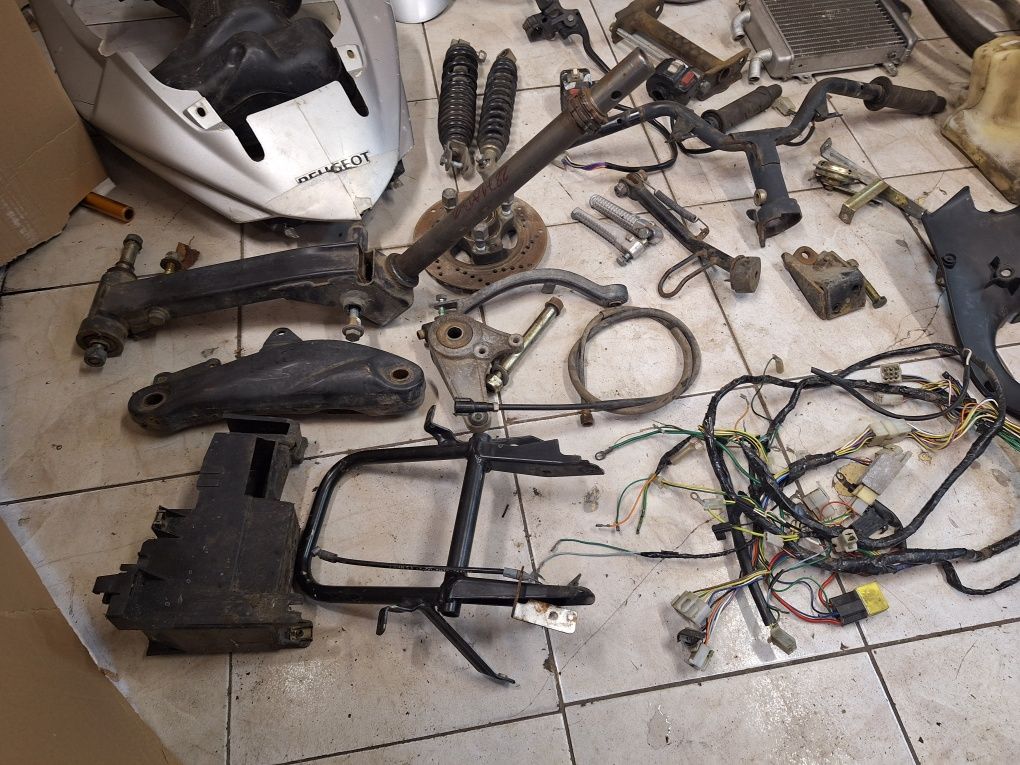 Peugeot Speedfight 2 części owiewki koło amor lampa chłodnica plastik