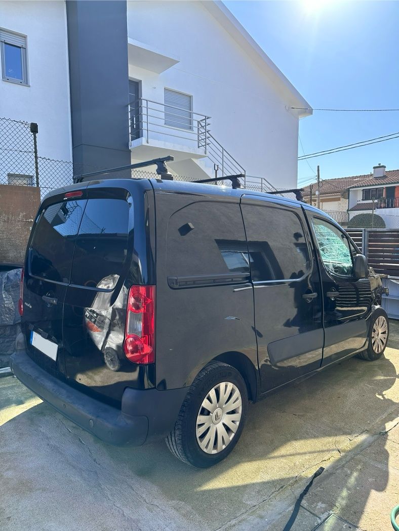 Citroen berlingo 2010 acidentada