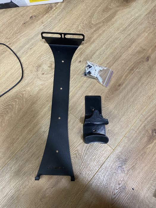 Продам PlayStation 5 1TB з дисками та кріпленням