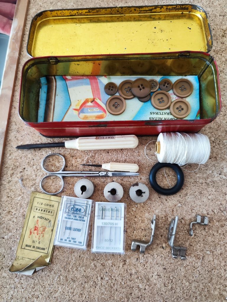 Máquina de Costura Oliva antiga manual, Modelo CL 45