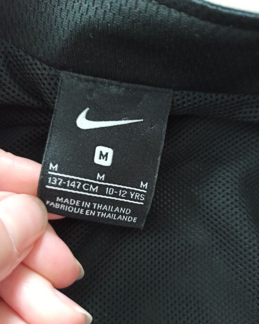 Kurtka dla chłopca cienka przejściowa czarna Nike r.137-147