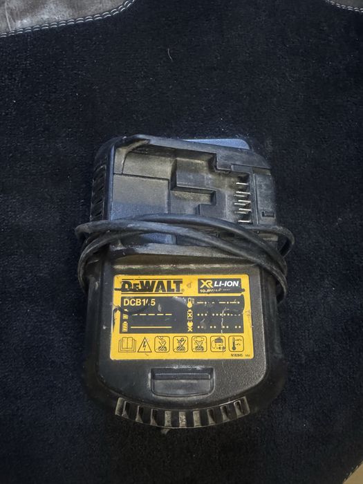 Ladowarka DeWalt …..