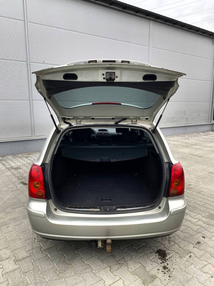 Toyota Avensis 2004 Rok 2.0 Benzyna Automat