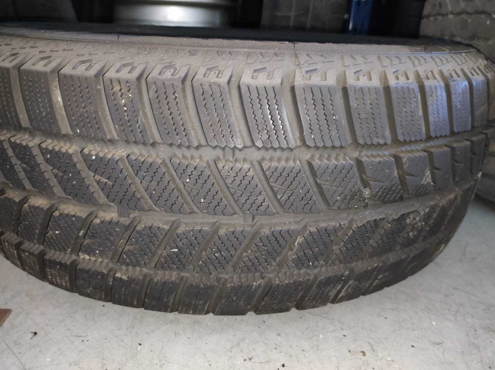 Pneu 215/60R16 com jantes de ferro furação 5x110