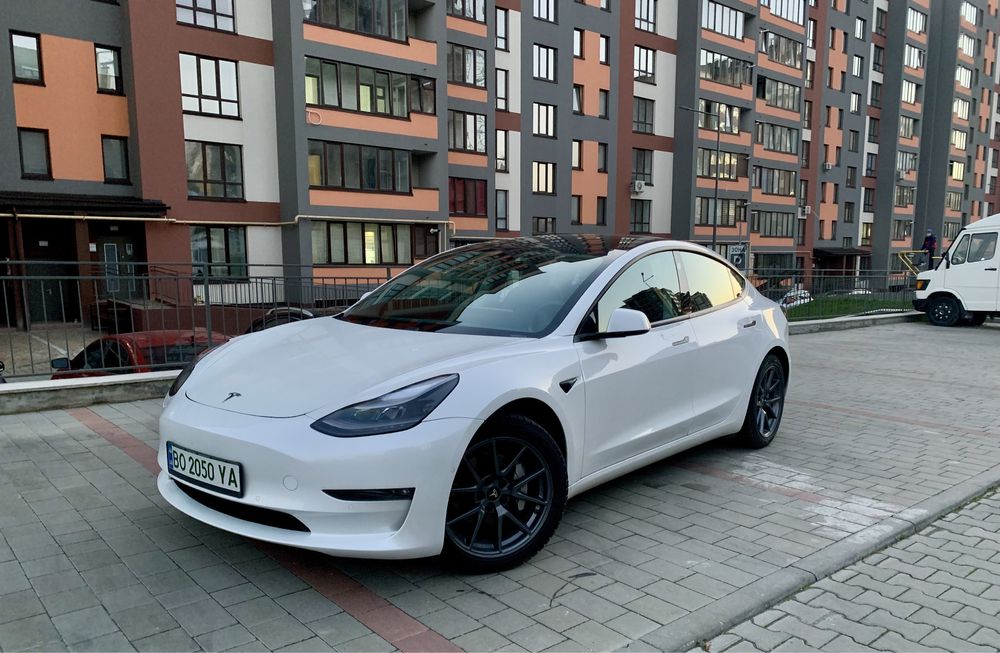 Tesla Model 3 2021 рестайл