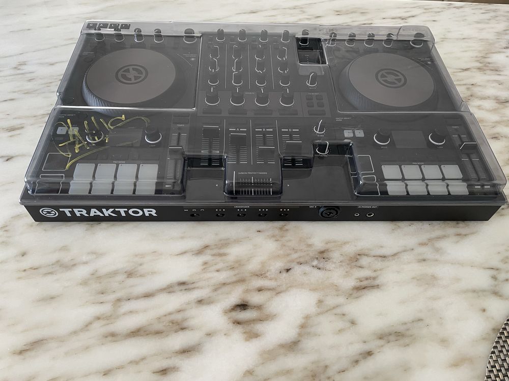 Native Instruments Traktor kontrol S4 Mk3 + Decksaver