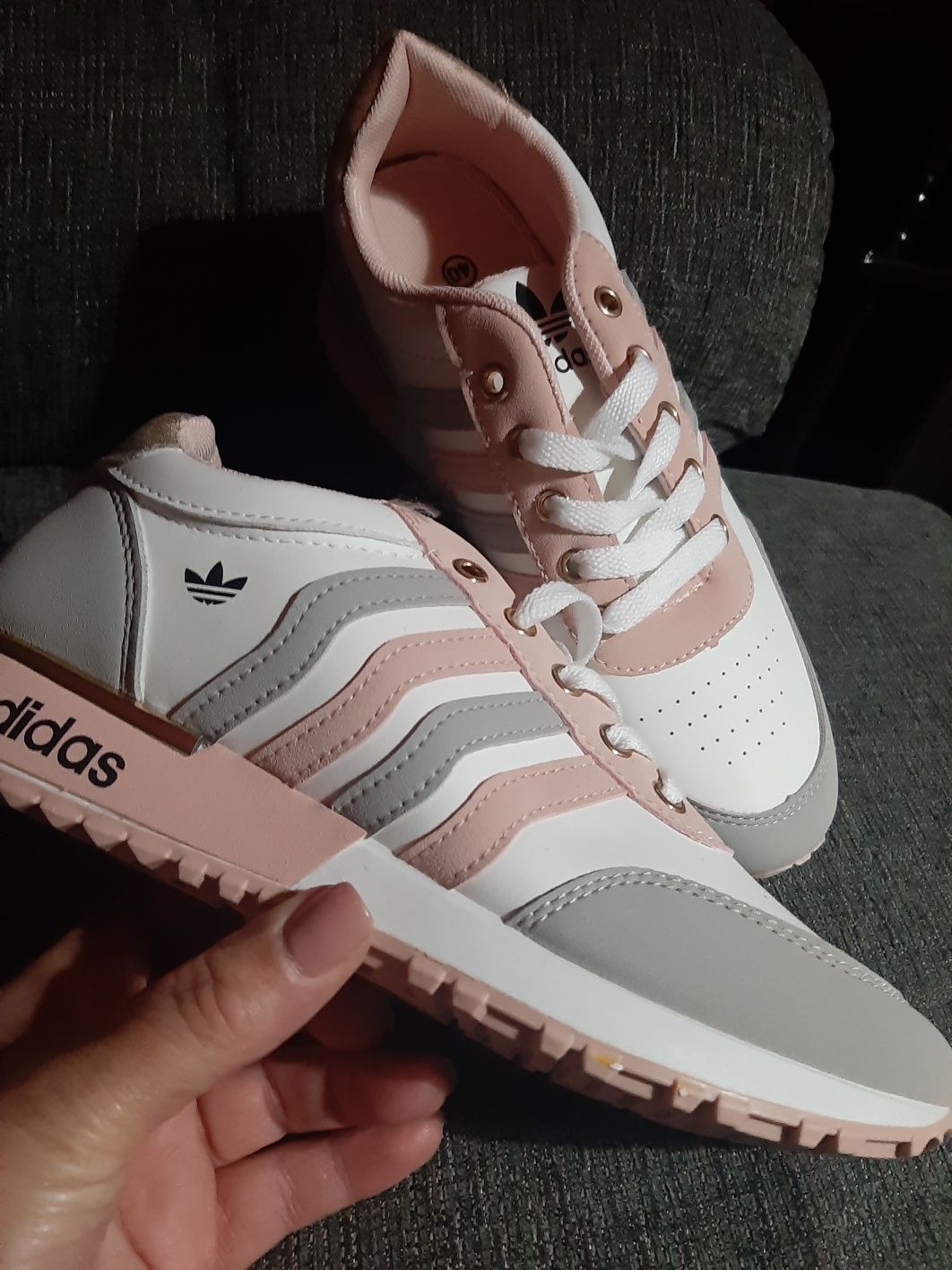 Sapatilhas novas adidas