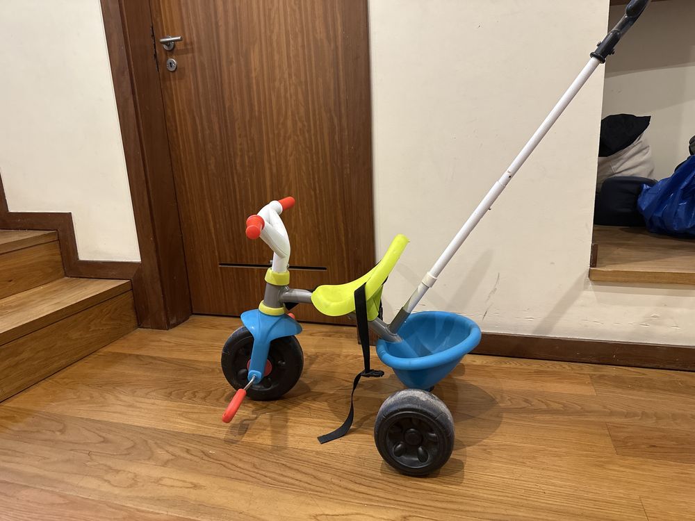 Triciclo Infantil com Haste Guia